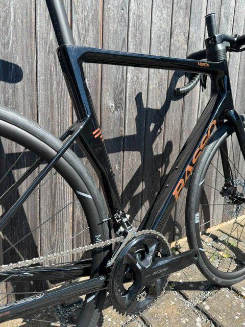 Basso Venta R Disc – Magma Black, 53 cm