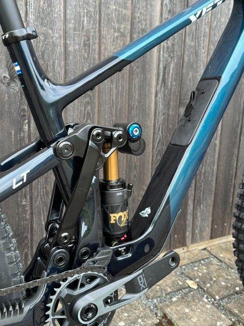 Yeti LT X0/90 2027 – Nightout, Gr. L