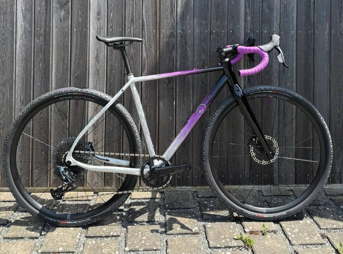 OR Gravel Silver/Magenta/Black