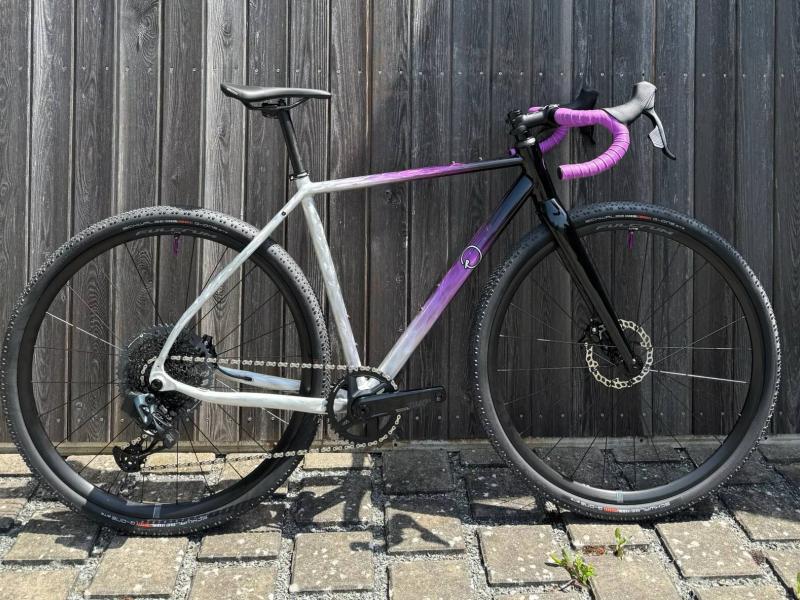 OR Gravel Silver/Magenta/Black