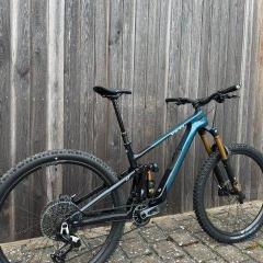 Yeti LT X0/90 2027 – Nightout, Gr. L